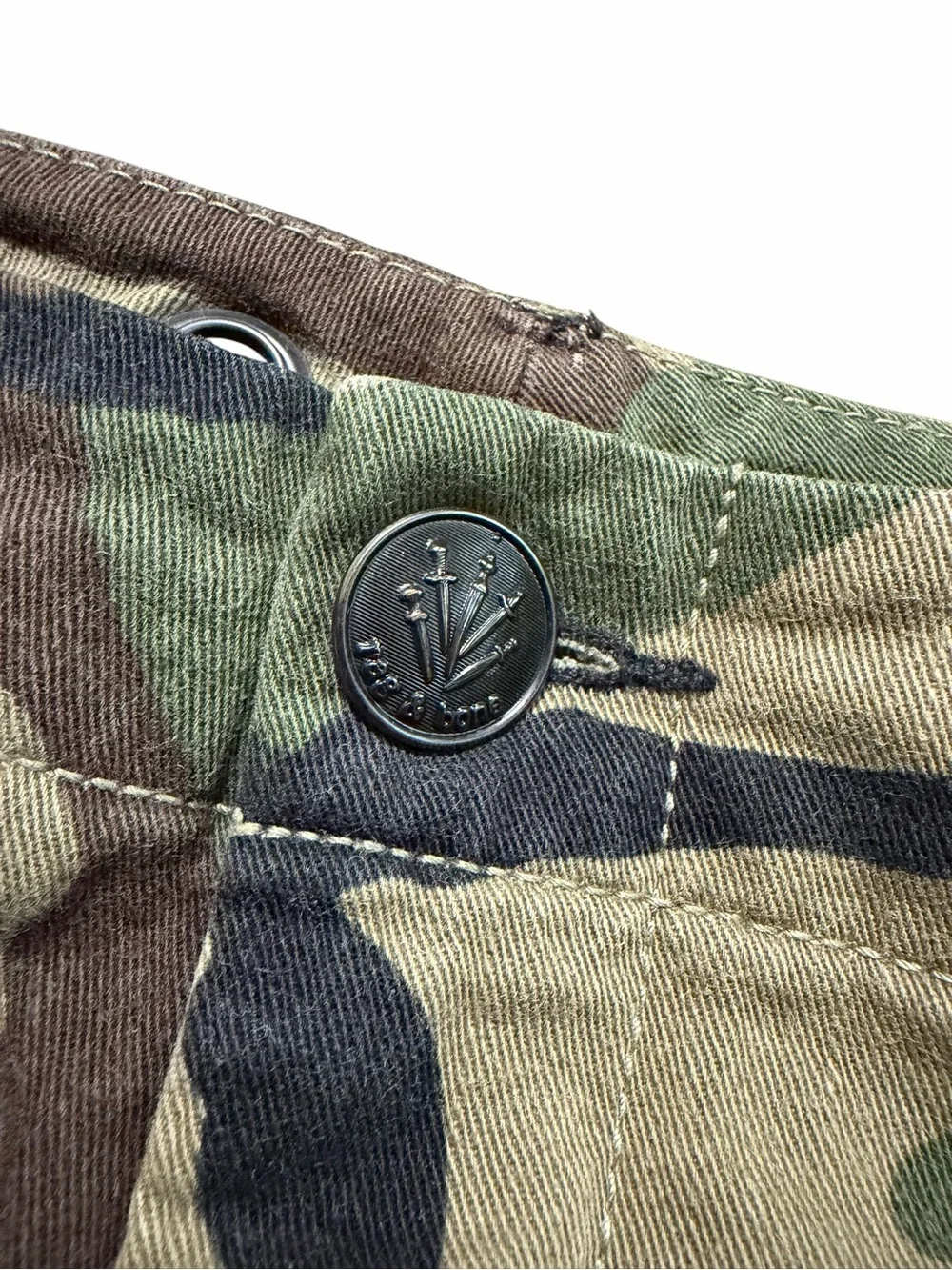 Rag & Bone Buckley Chino Camo Cropped Pants | Raw Hem | Size 28‎